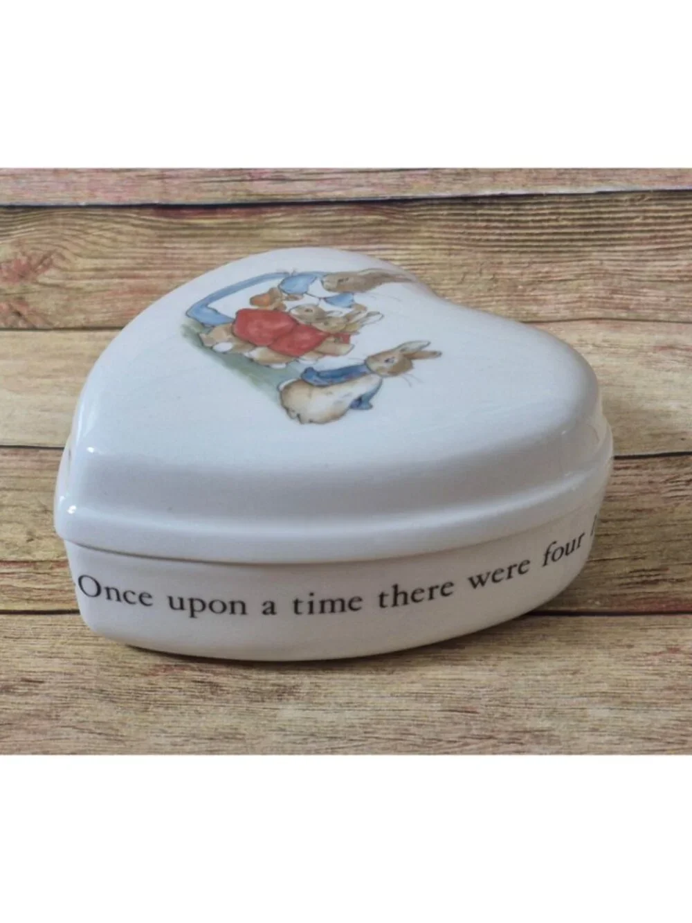 Wedgwood Beatrix Potter Peter Rabbit Heart Shaped Lidded Jewelry Trinket Box EXC